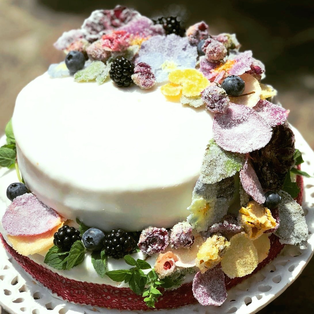 Torta con fiori brinati - Vieni in Carnia